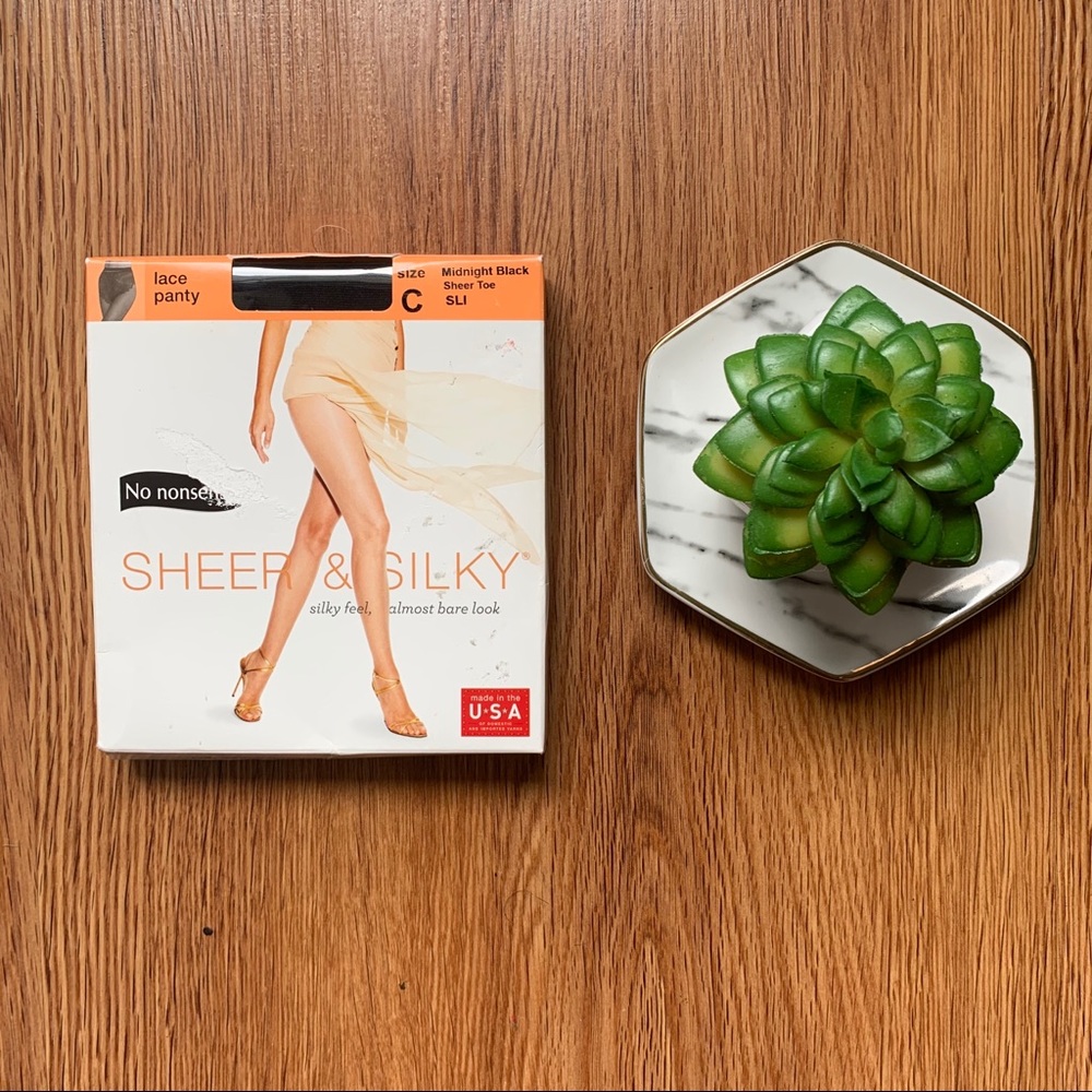 $5 BUY 2 GET 1 🆓 NWT Panty Hose